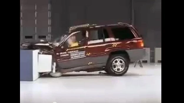 Crash test Jeepa Grand Cherokee