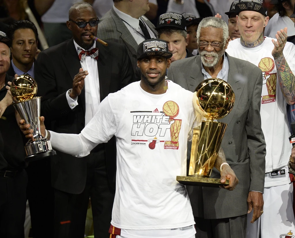 Koszykarze Miami Heat trzeci raz w swoim czwartym występie w finale sięgnęli po mistrzostwo ligi NBA. W siódmym decydującym spotkaniu pokonali w czwartek we własnej hali San Antonio Spurs 95:88, wygrywając rywalizację 4-3