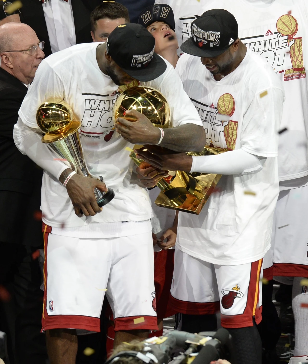 Koszykarze Miami Heat trzeci raz w swoim czwartym występie w finale sięgnęli po mistrzostwo ligi NBA. W siódmym decydującym spotkaniu pokonali w czwartek we własnej hali San Antonio Spurs 95:88, wygrywając rywalizację 4-3