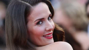Oreiro na scenie nadal jest wulkanem energii i nie boi się odważnych strojów, które eksponują jej nienaganną sylwetkę.