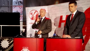 Prezes Hokej Ligi Mariusz Wołosz (P) i prezes Polskiego Związku Hokeja na Lodzie Piotr Hałasik (L) 