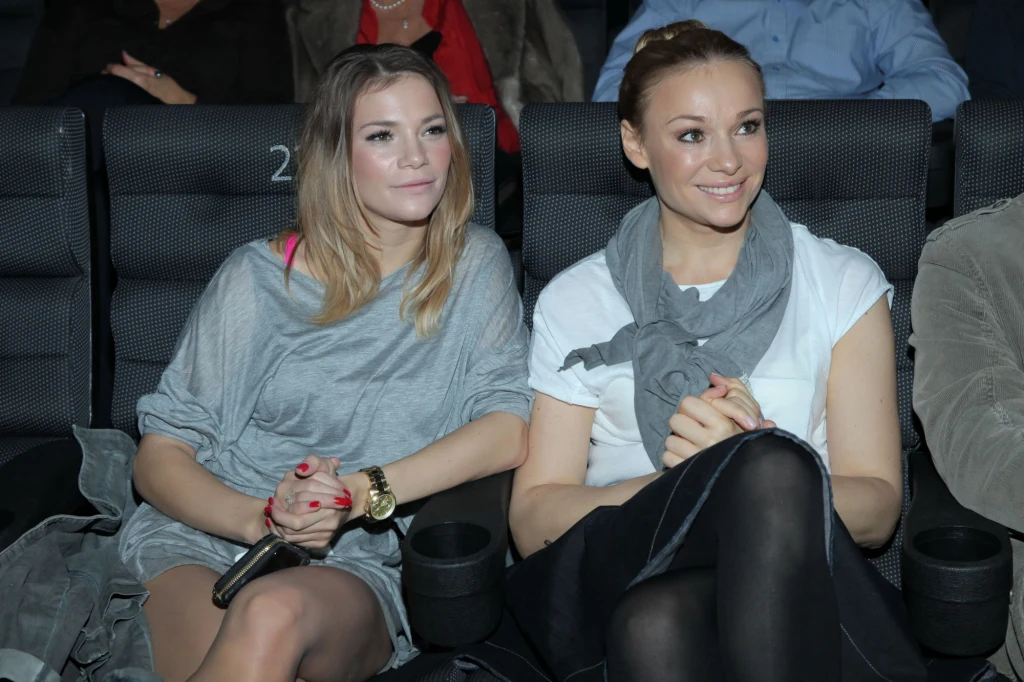 Maja ze swoją znaną siostrą