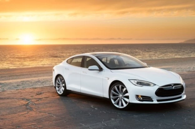 Tesla S do pełna "zatankowana" w 90 sekund