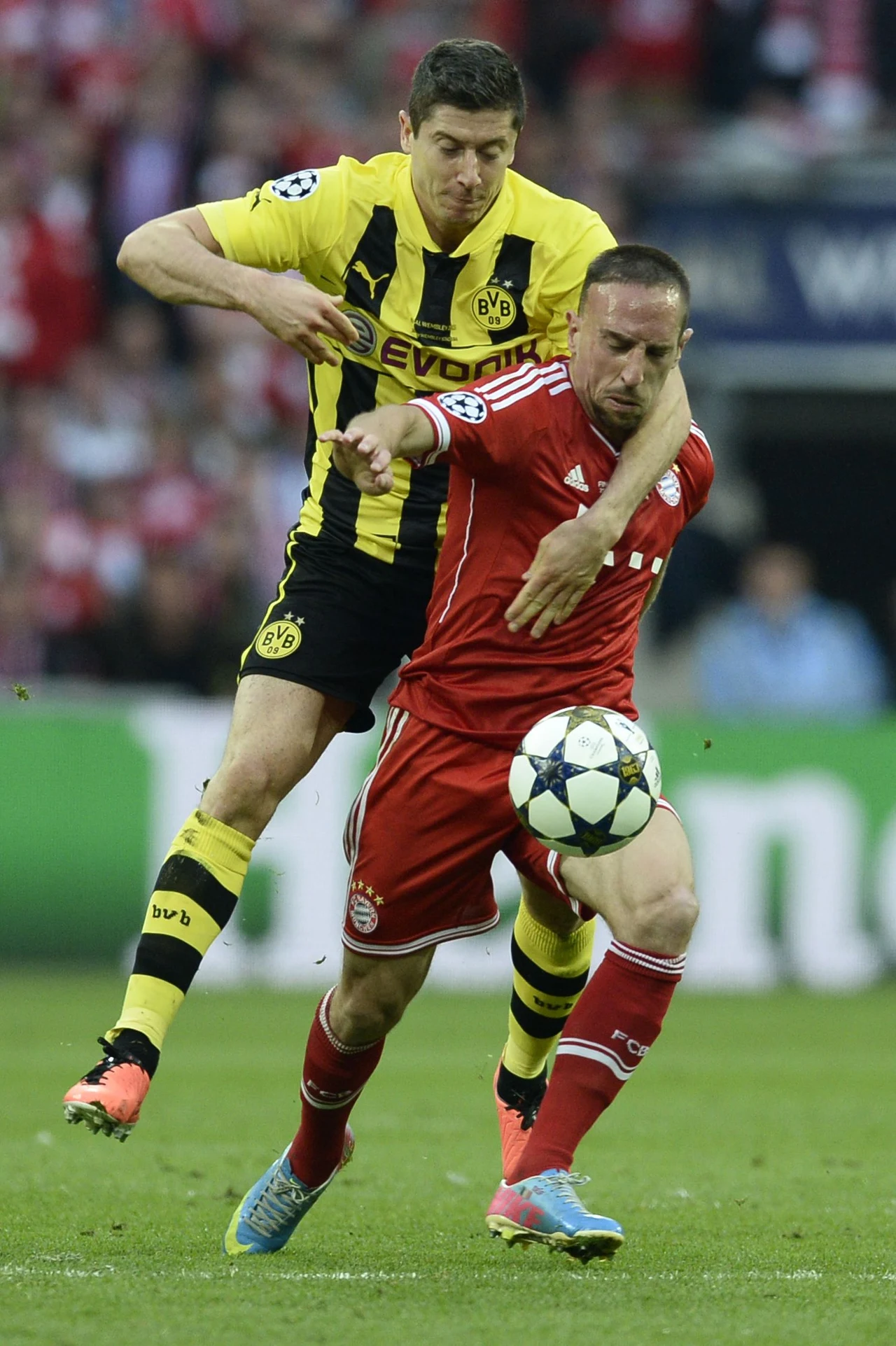 Robert Lewandowski ma wyższe notowania wBundeslidze niż Franck Ribery. Robert Lewandowski ma wyższe notowania wBundeslidze niż Franck Ribery.