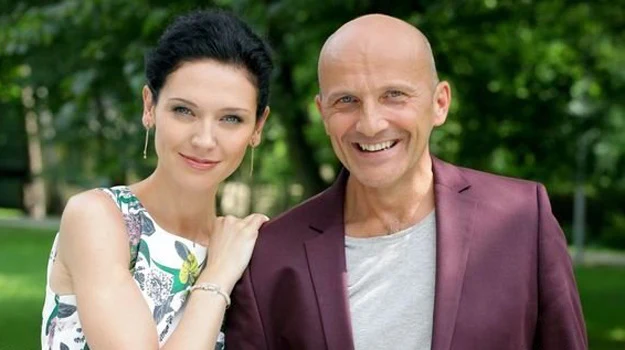 Mirka Kwiatkowska z ojcem Mariuszem (Andżelika Piechowiak i Robert Rozmus). Mirka Kwiatkowska z ojcem Mariuszem (Andżelika Piechowiak i Robert Rozmus).