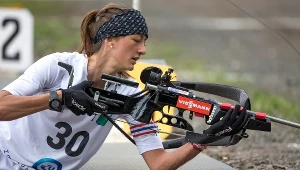 Monika Hojnisz zwyciężyła w biegu masowym seniorek podczas mistrzostw Polski w biathlonie letnim w Czarnym Borze