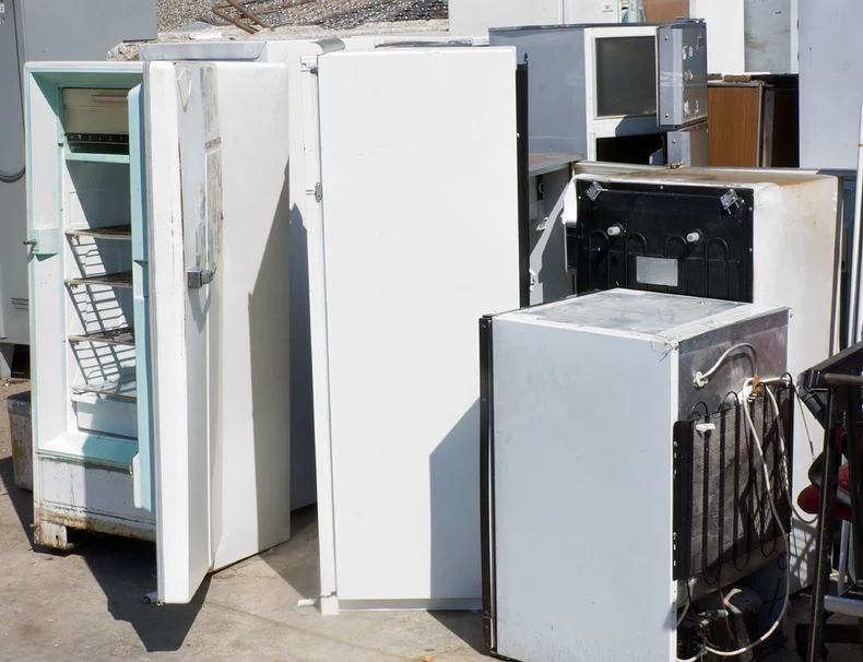 Sprzedawcy muszą zabrać nie tylko stare pralki i lodówki, ale też i mniejsze elektrośmieci