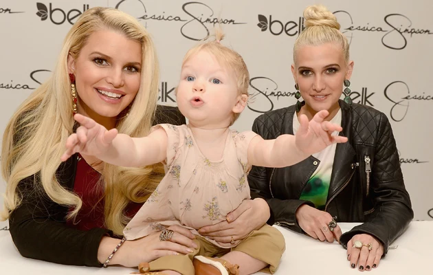 Jessica Simpson z córką Maxwell Johnson i siostrą Ashlee Simpson Jessica Simpson z córką Maxwell Johnson i siostrą Ashlee Simpson