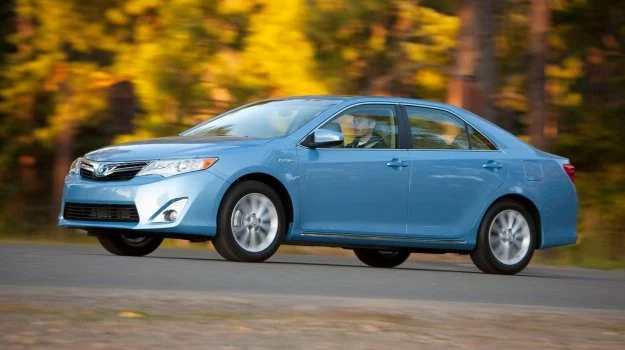 Toyota Camry Hybrid (2012)