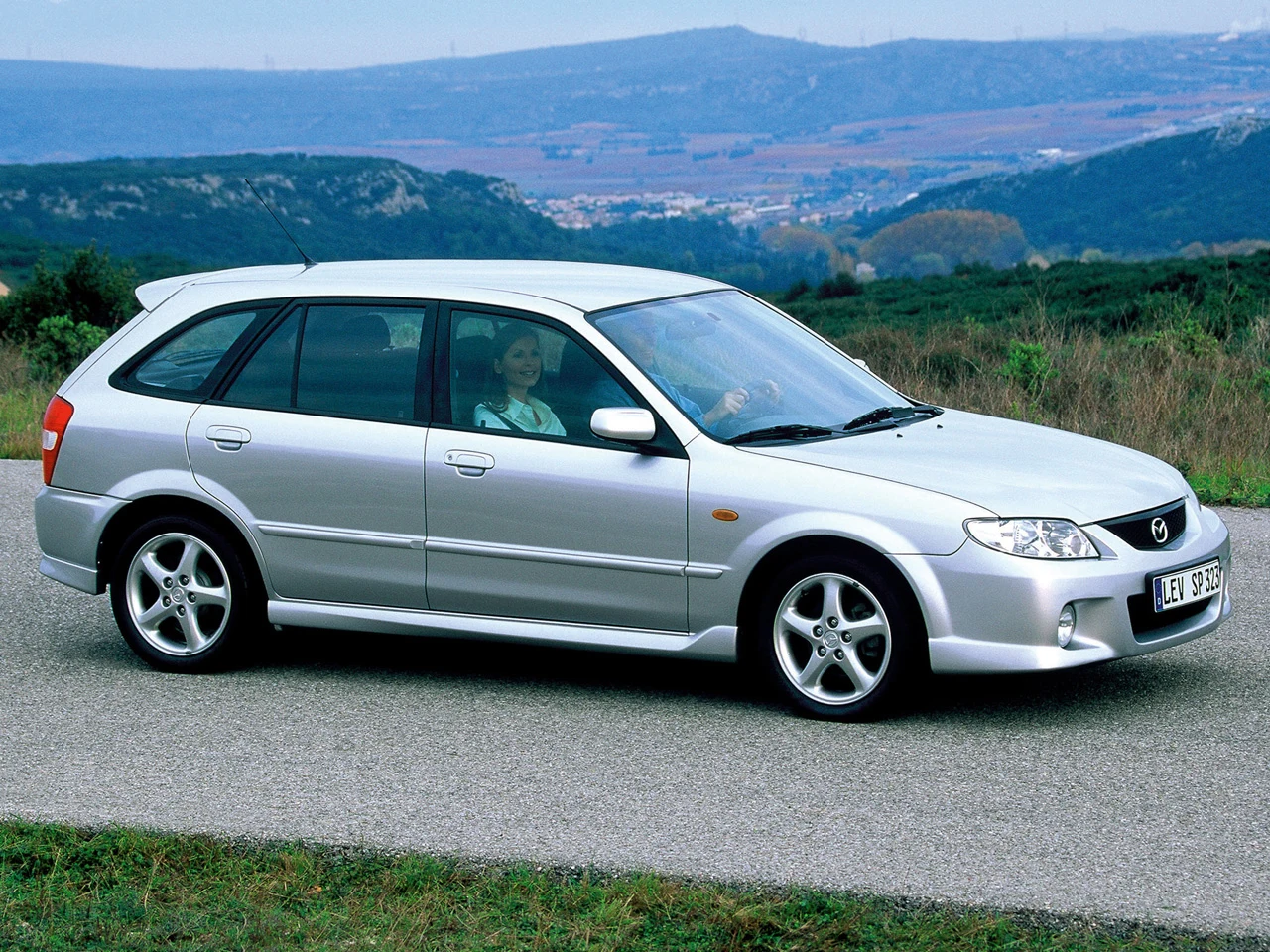 Mazda 323F z lat 1998-2003.
