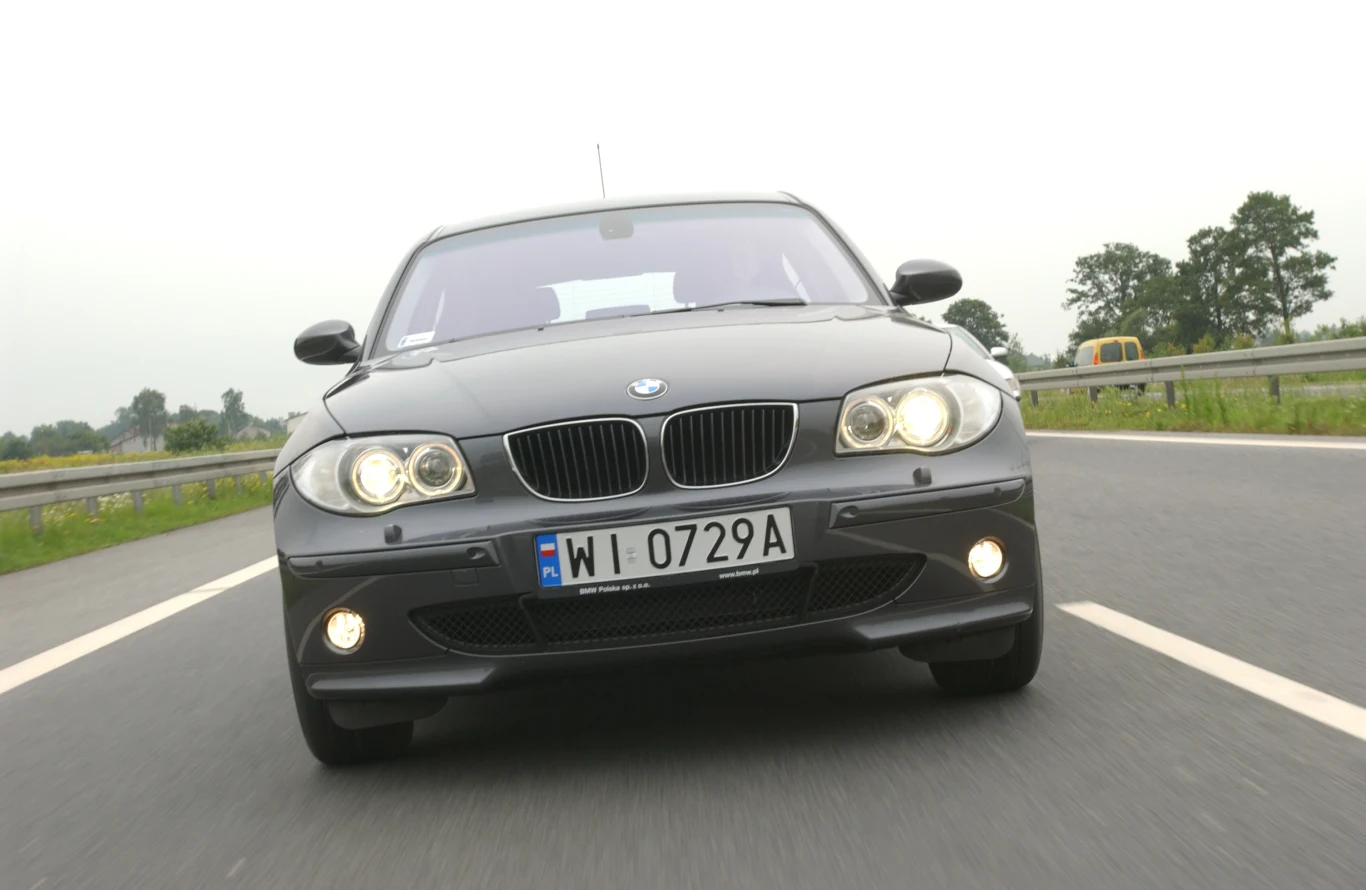 Zarówno przy 50 km/h jak i 90 km/h oraz 140 km/h zachowanie kół i samochodu nie wzbudzało żadnych zastrzeżeń.