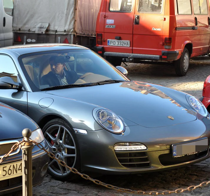 Marcin Dubieniecki w swoim luksusowym cacku Marcin Dubieniecki w swoim luksusowym cacku