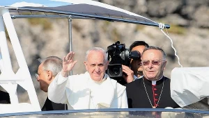 Papież na Lampedusie, symbolicznej dla dramatu imigrantów