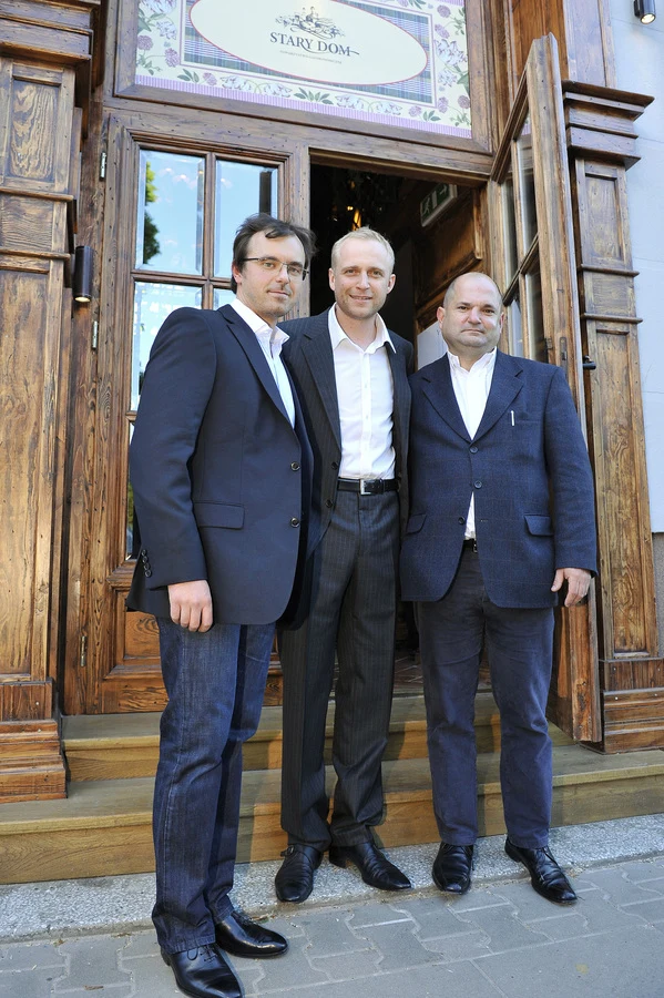 Diakowski i Adamczyk przed swoją restauracją Diakowski i Adamczyk przed swoją restauracją