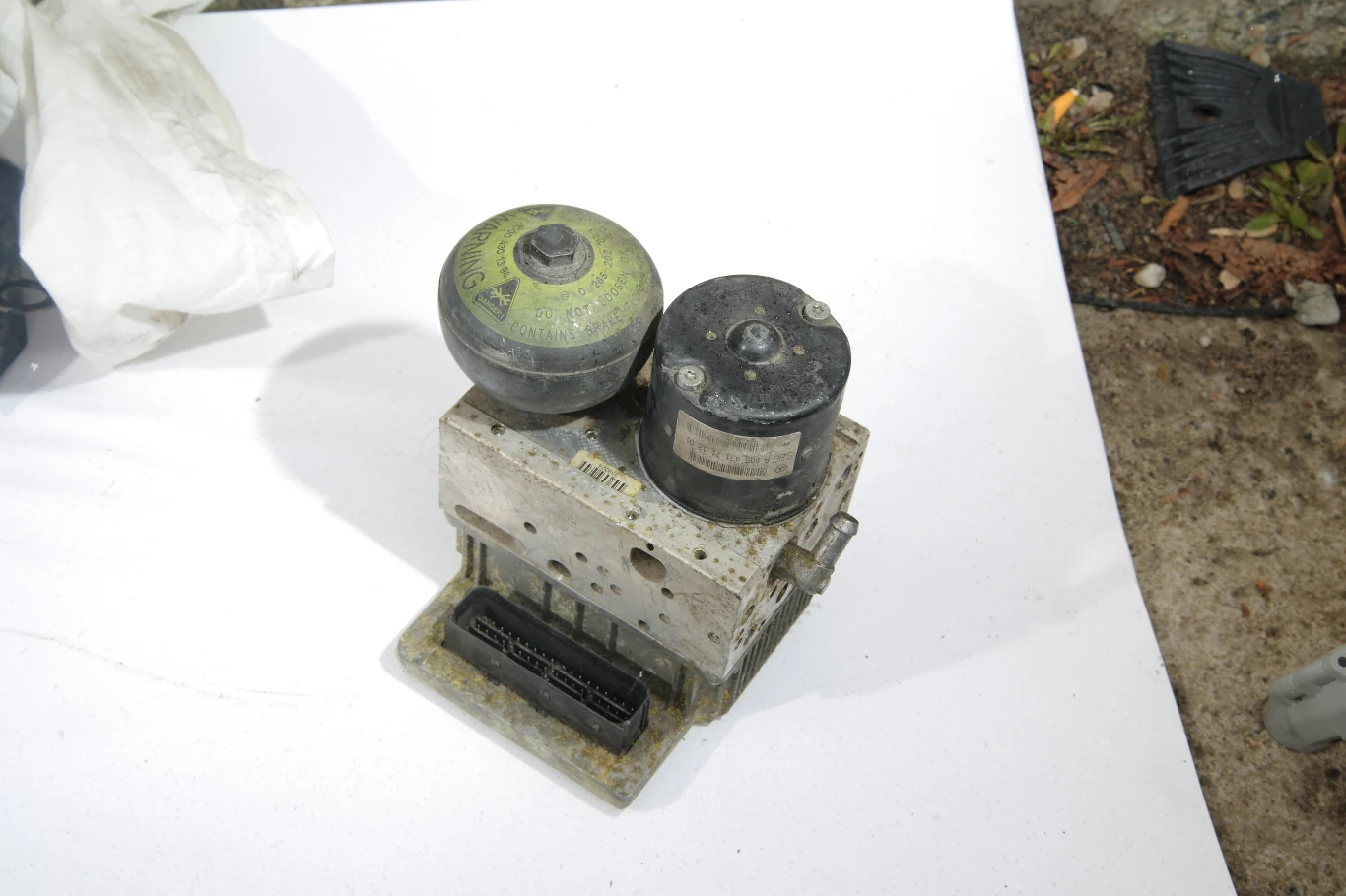 Pompa hamulcowa blokuje się po osiągnięciu zaprogramowanej liczby wciśnięć. Pompa hamulcowa blokuje się po osiągnięciu zaprogramowanej liczby wciśnięć.