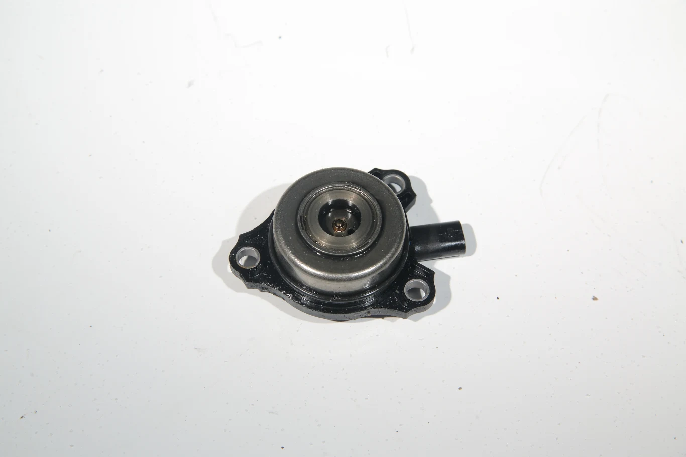 Ta mała część potrafi wyrządzić spore szkody w silniku: to właśnie nastawnik wałka. Ta mała część potrafi wyrządzić spore szkody w silniku: to właśnie nastawnik wałka.