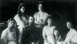 Car Mikołaj II z żoną i dziećmi