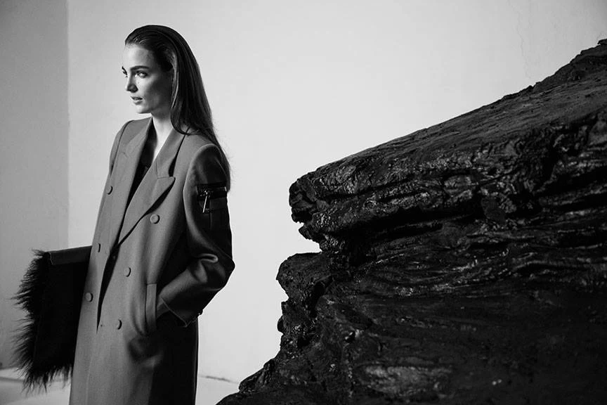 Zuzanna Bijoch na planie kampanii Simple CP jesień-zima 2013/14 Zuzanna Bijoch na planie kampanii Simple CP jesień-zima 2013/14