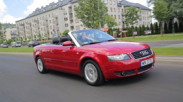 Jakość wykonania nadwozia A4 zasługuje na ocenę celującą: mimo braku pałąka, auto nie skrzypi.