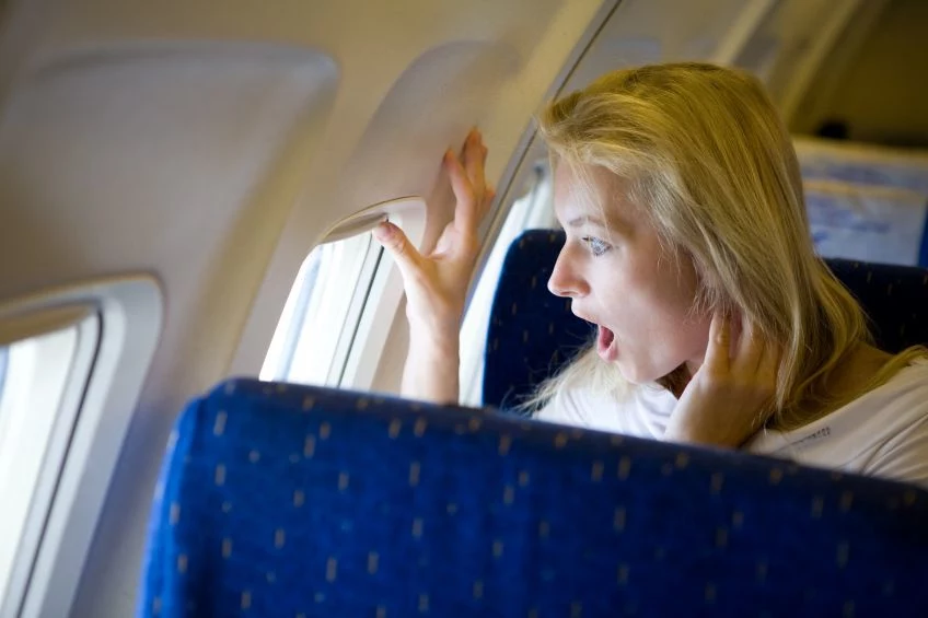 Zanim wejdziesz na pokład samolotu, postaraj się wyeliminować bodźce pogarszające twoje samopoczucie