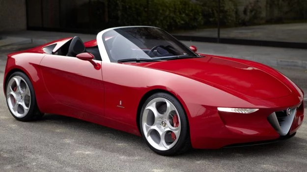 Prototypowa Alfa Romeo 2uettottanta z nadwoziem zaprojektowanym przez Pininfarinę (2010).