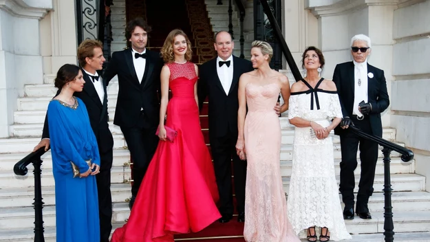 Natalia Vodianova,  książę Albert, księżna Charlene, książna Karolina  