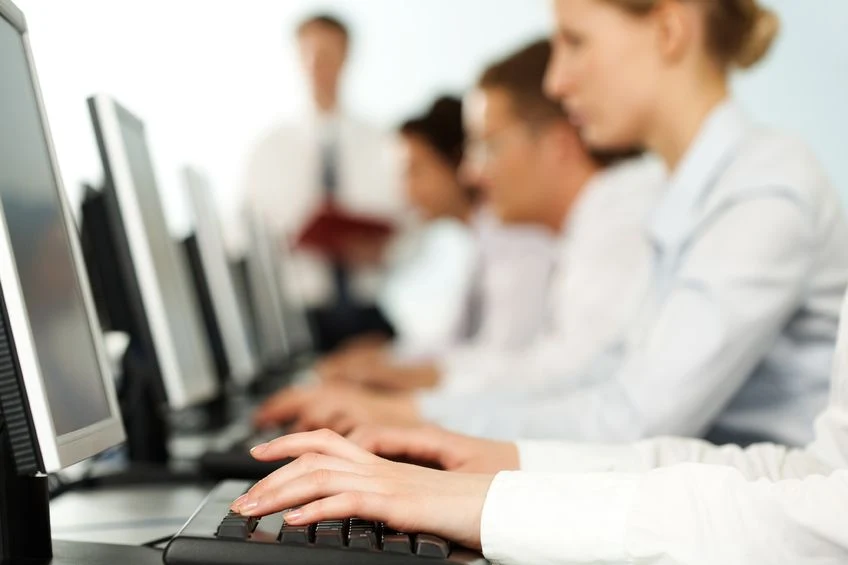 Podjęcie pracy zastępczej to nie tylko szansa na zdobycie nowych doświadczeń, ale także na nawiązanie z firmą stałego kontaktu Podjęcie pracy zastępczej to nie tylko szansa na zdobycie nowych doświadczeń, ale także na nawiązanie z firmą stałego kontaktu