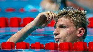 Radosław Kawęcki tuż po starcie w finale MŚ na 200 m stylem grzbietowym