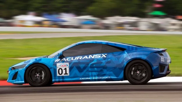 Prototyp Acury NSX na torze Mid-Ohio Sports Car Course