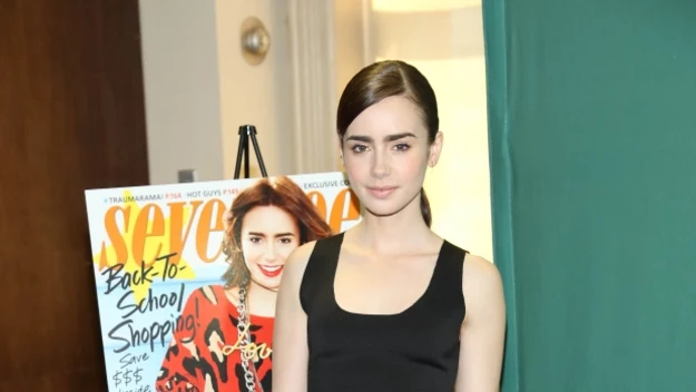  Lily Collins