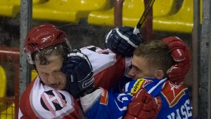 Gorące starcie Michała Kasperczyka z Unii (z prawej), z jednym z Białorusinów.