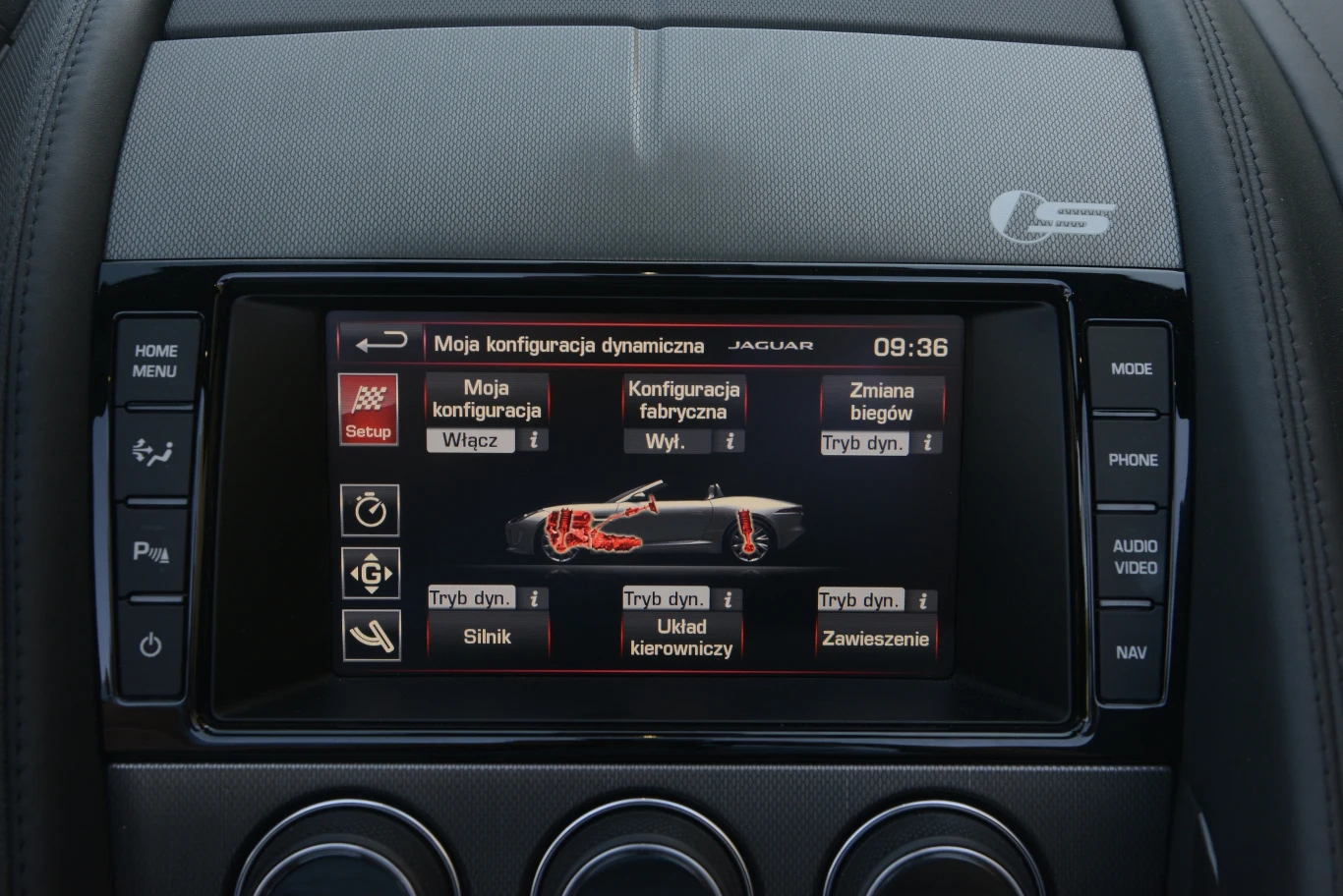 Kierowca może skonfigurować konkretne parametry trybu Dynamic, np. sposób pracy silnika, skrzyni biegów czy zawieszenia.