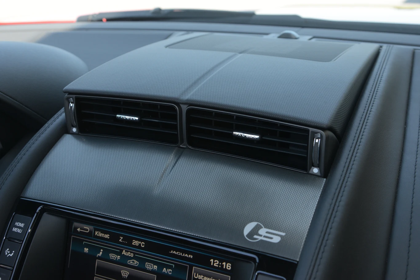 Efektowny „gadżet” – środkowe nawiewy wysuwają sie tylko wtedy, gdy są w użyciu.