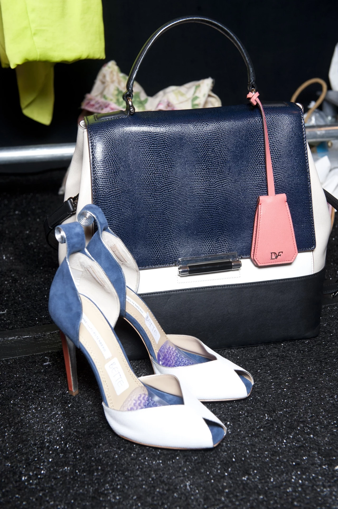 Zdjęcia z backstage pokazu kolekcji Diane von Furstenberg wiosna-lato 2013 Zdjęcia z backstage pokazu kolekcji Diane von Furstenberg wiosna-lato 2013