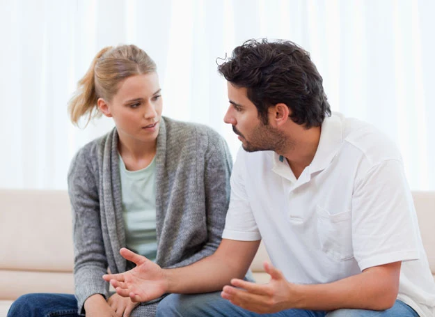 Szantaż emocjonalny może wywołać u ofiary silne napięcia, takie jak stres, lęk, przygnębienie