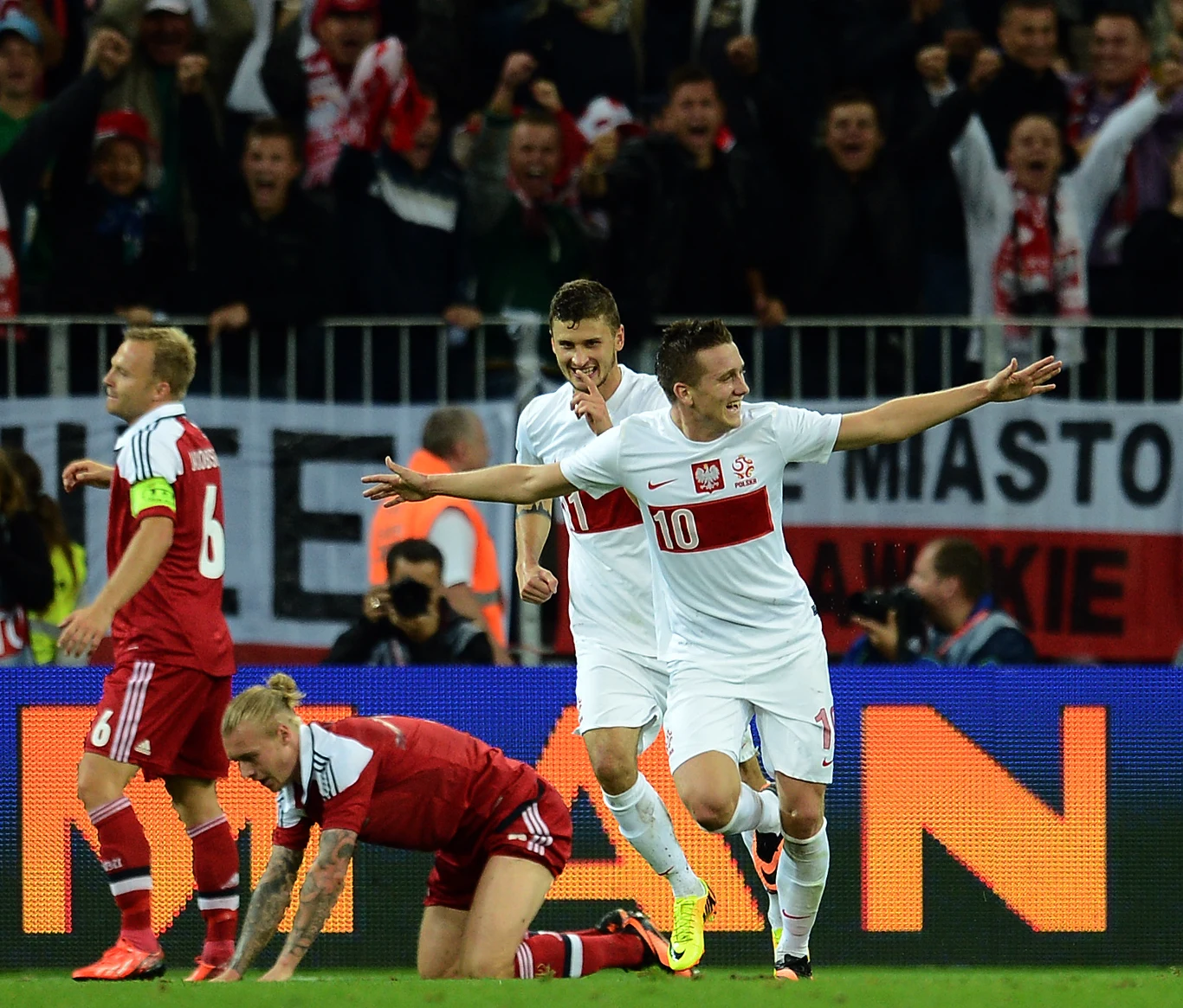 Gole dla "Biało-czerwonych" strzelili: Mateusz Klich, Waldemar Sobota i Piotr Zieliński.