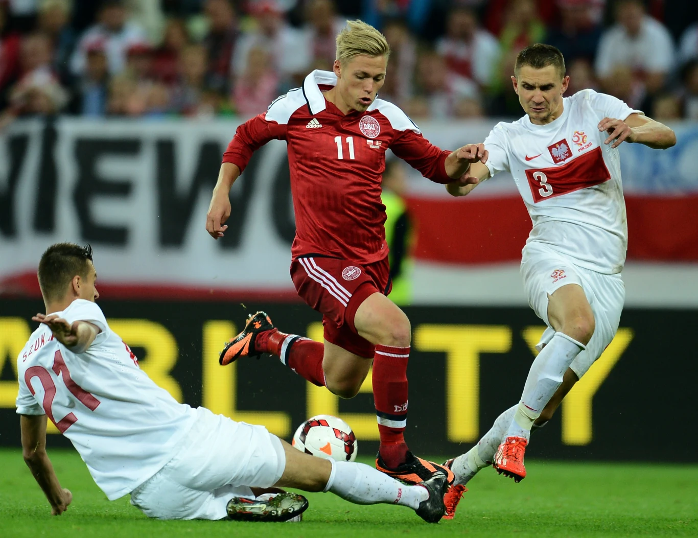 Gole dla "Biało-czerwonych" strzelili: Mateusz Klich, Waldemar Sobota i Piotr Zieliński.