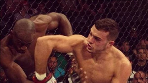 Nick Newell atakuje Keona Caldwella      Fot: Facebook
