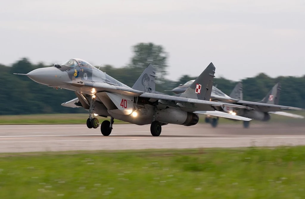 Startująca para samolotów MiG-29