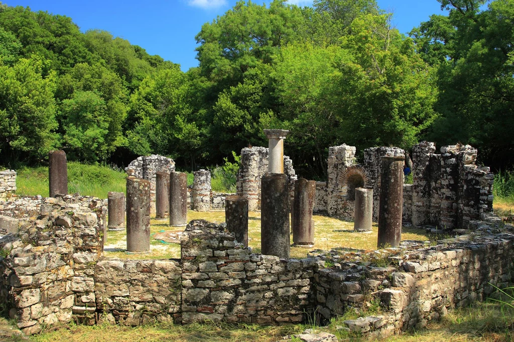 Butrint - niewielkiej osady, a raczej stanowiska archeologicznego, wpisanego w 1992 roku na listę światowego dziedzictwa kultury UNESCO