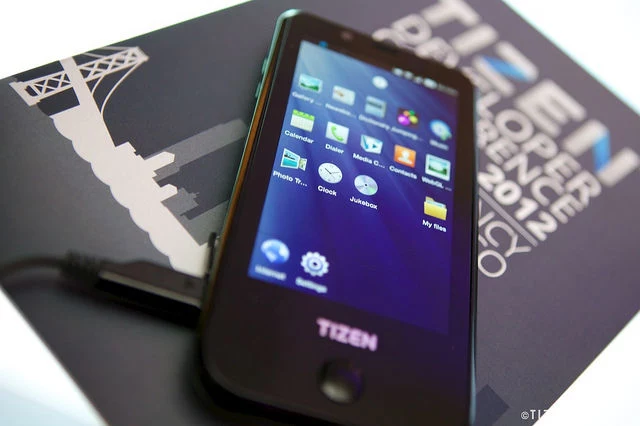 Prototypowy smartfon Samsunga z Tizenem