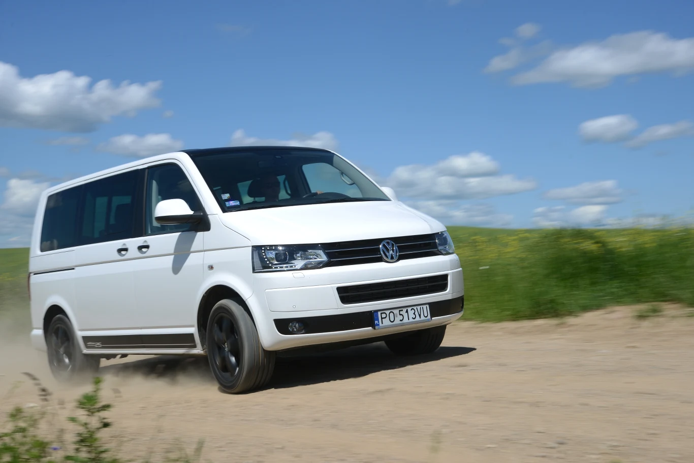 Edition 25 ma obniżone o 2 cm zawieszenie i wzmocnione stabilizatory. Napęd 4MOTION dba o bezpieczeństwo na nawierzchniach o gorszej przyczepności.