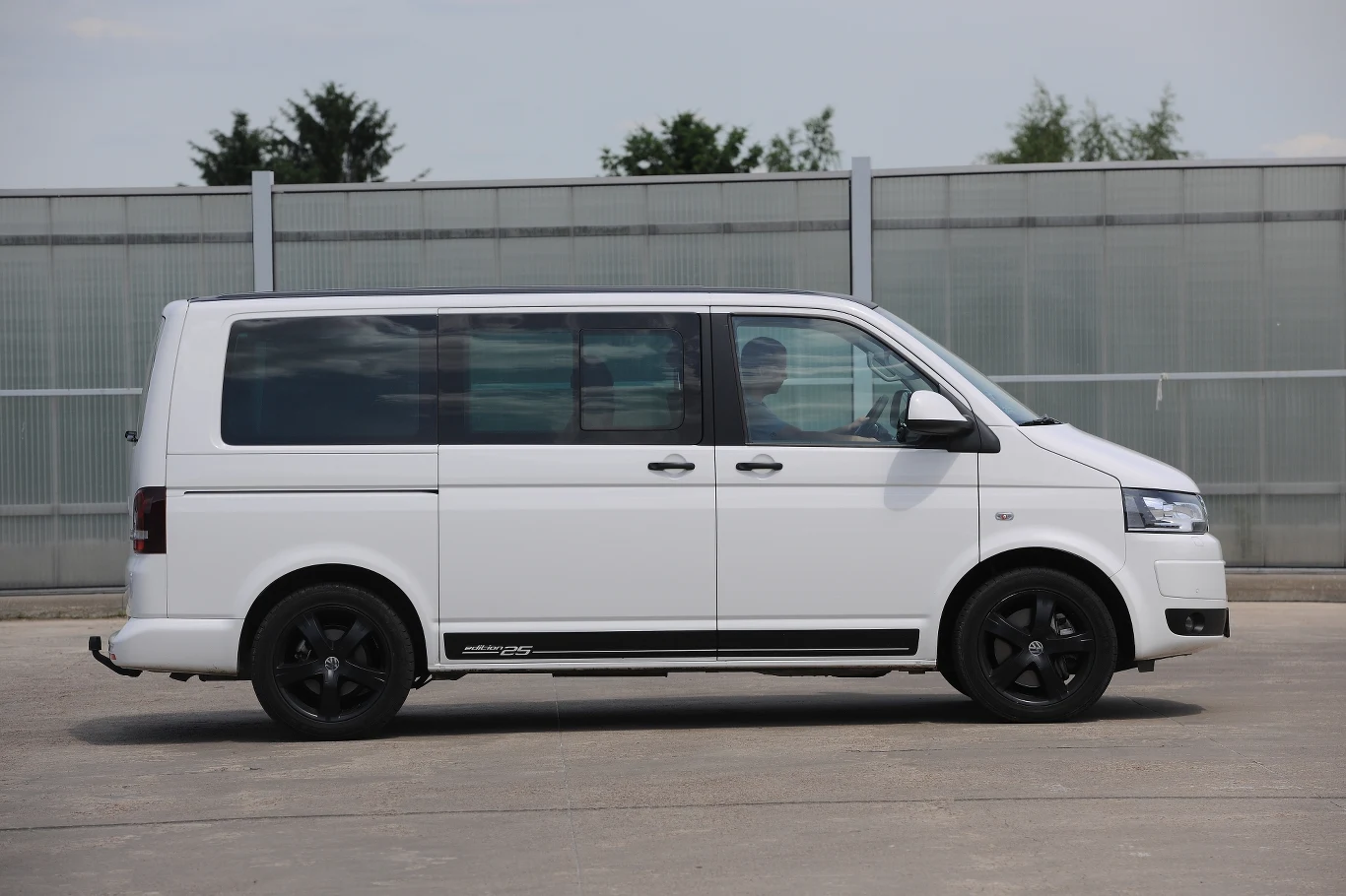 Volkswagen Multivan 2.0 BiTDI 4MOTION DSG Edition 25