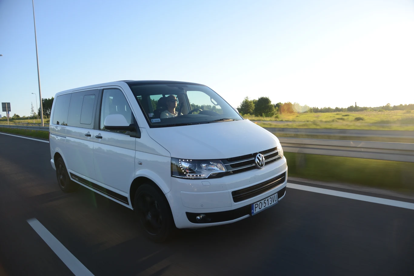 Volkswagen Multivan 2.0 BiTDI 4MOTION DSG Edition 25