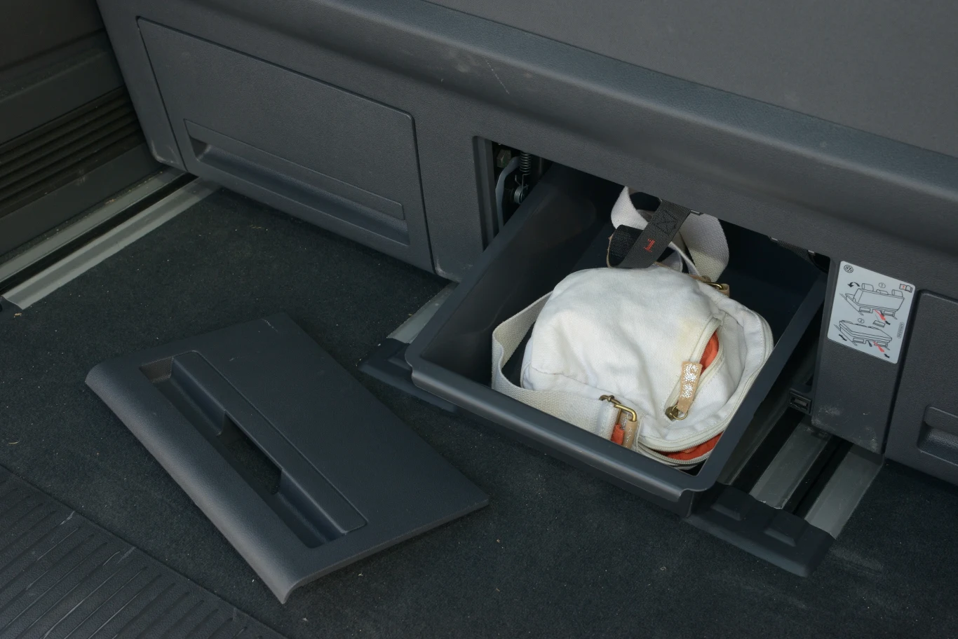 Volkswagen Multivan 2.0 BiTDI 4MOTION DSG Edition 25