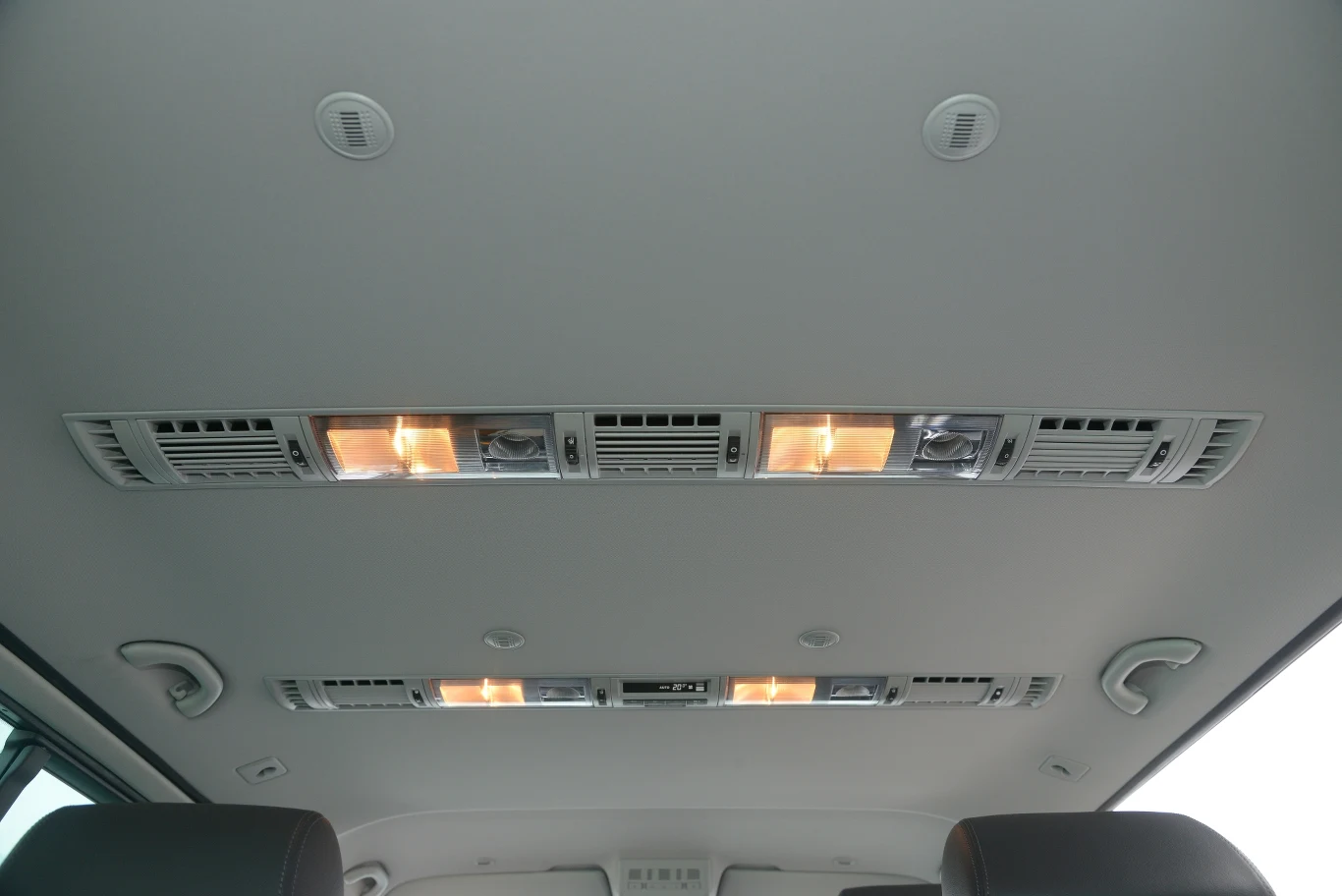 Volkswagen Multivan 2.0 BiTDI 4MOTION DSG Edition 25