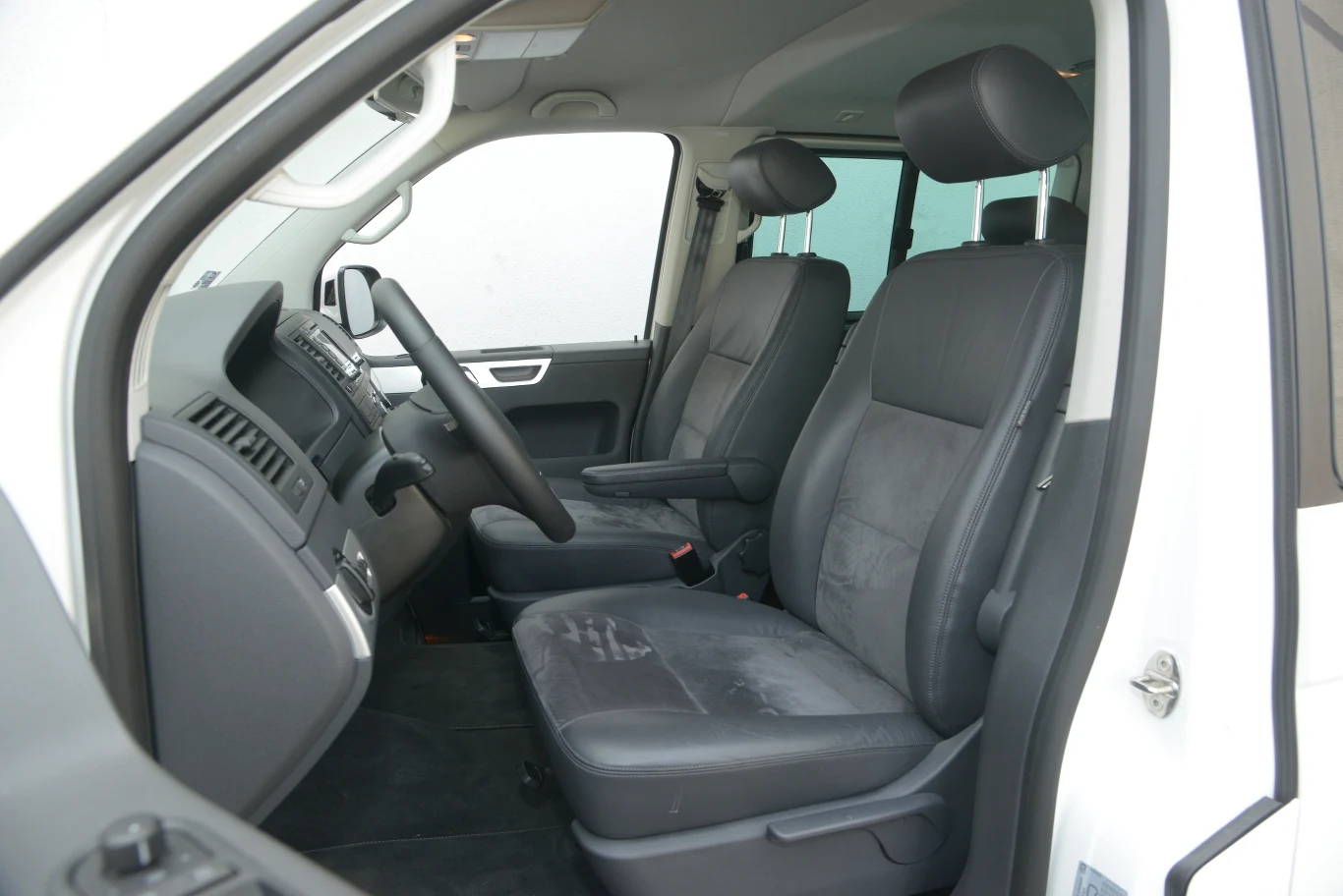 Volkswagen Multivan 2.0 BiTDI 4MOTION DSG Edition 25