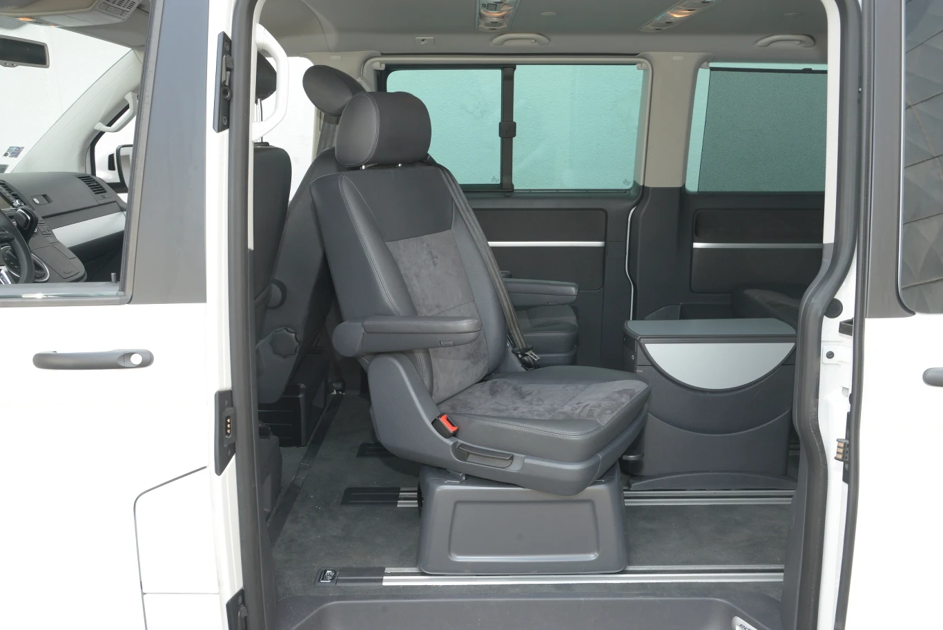 Volkswagen Multivan 2.0 BiTDI 4MOTION DSG Edition 25