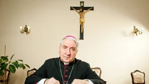 Prymas Polski abp Józef Kowalczyk, który w środę kończy 75 lat, złożył na ręce papieża rezygnację z urzędu ordynariusza gnieźnieńskiego.