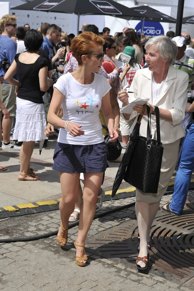 Rozdawanie autografów również należy do obowiązków Katarzyny Rozdawanie autografów również należy do obowiązków Katarzyny